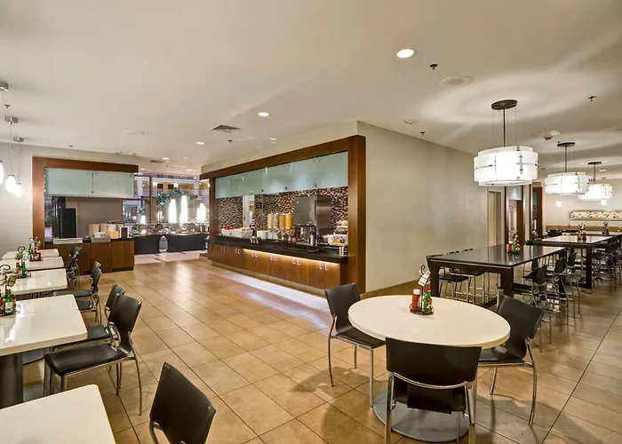 Embassy - Downtown River North Hotel