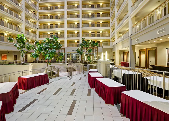 Hotel Embassy - Downtown River North 3*