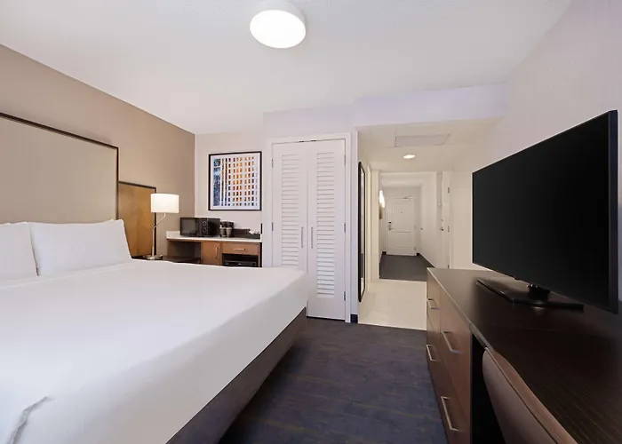 Embassy - Downtown River North Hotel