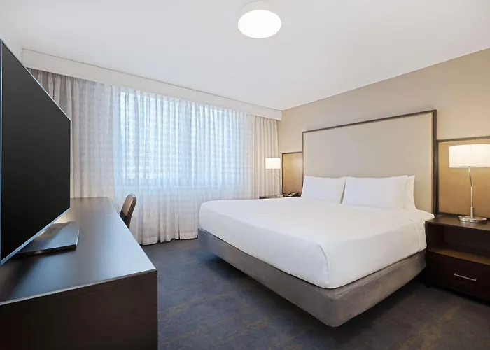 Embassy - Downtown River North Hotel