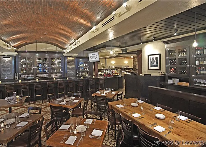 Embassy - Downtown River North 3*
