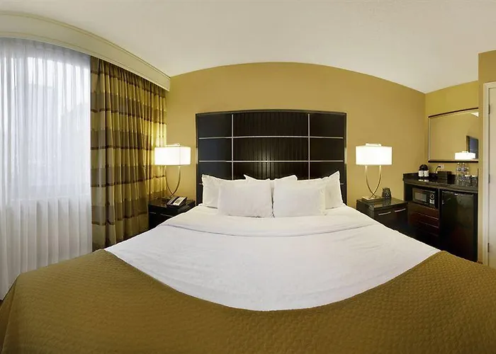 Embassy - Downtown River North 3*