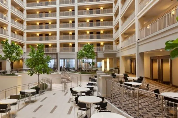 Embassy - Downtown River North Hotel